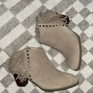 Vionic tan taupe suede booties